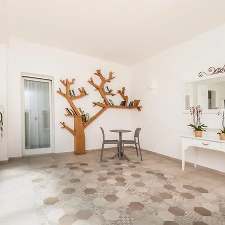Отель Aras Boutique Вилласимиус