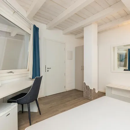 Отель Aras Boutique Вилласимиус