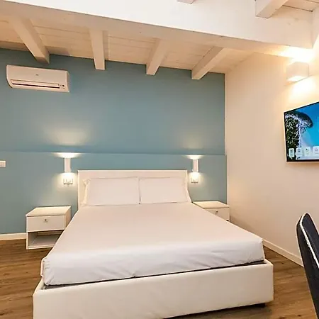 Aras Boutique מלון 3*